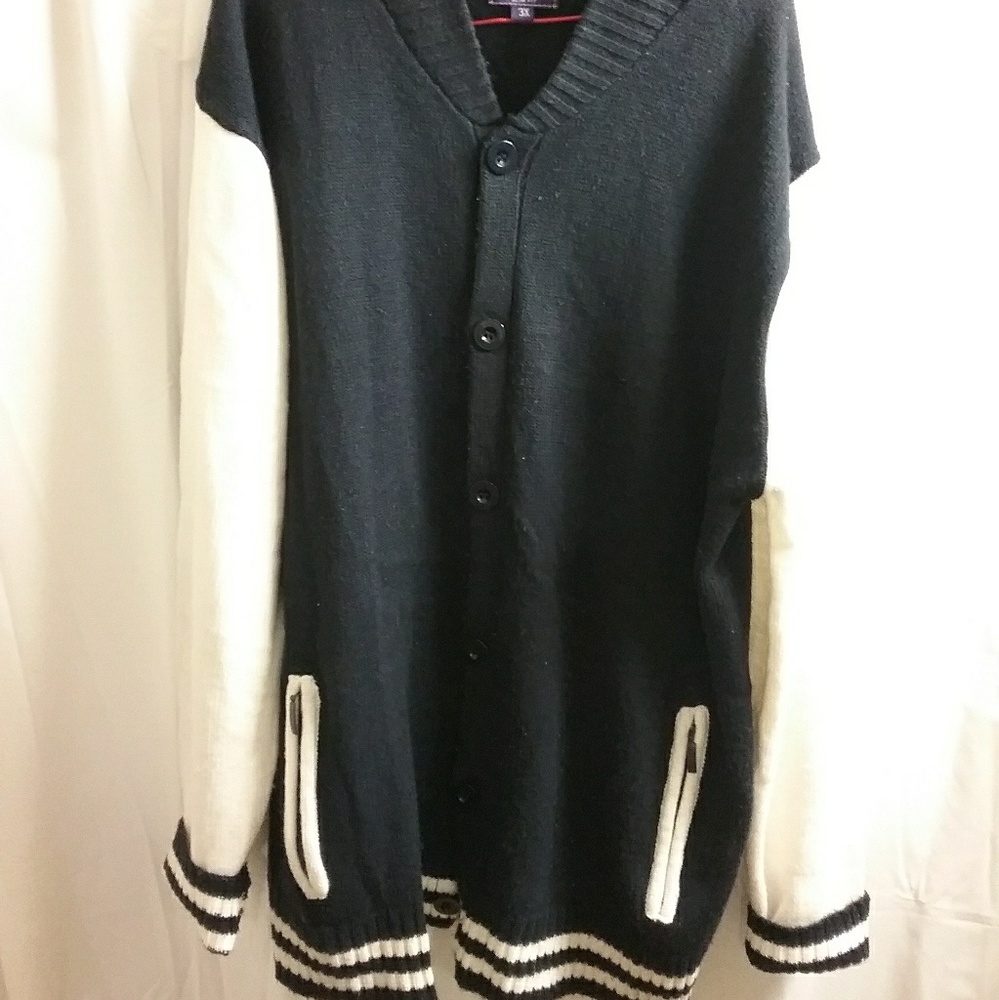 BLUE &WHITE SWEATER